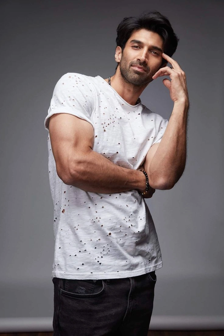 Aditya Roy Kapoor hairstyle