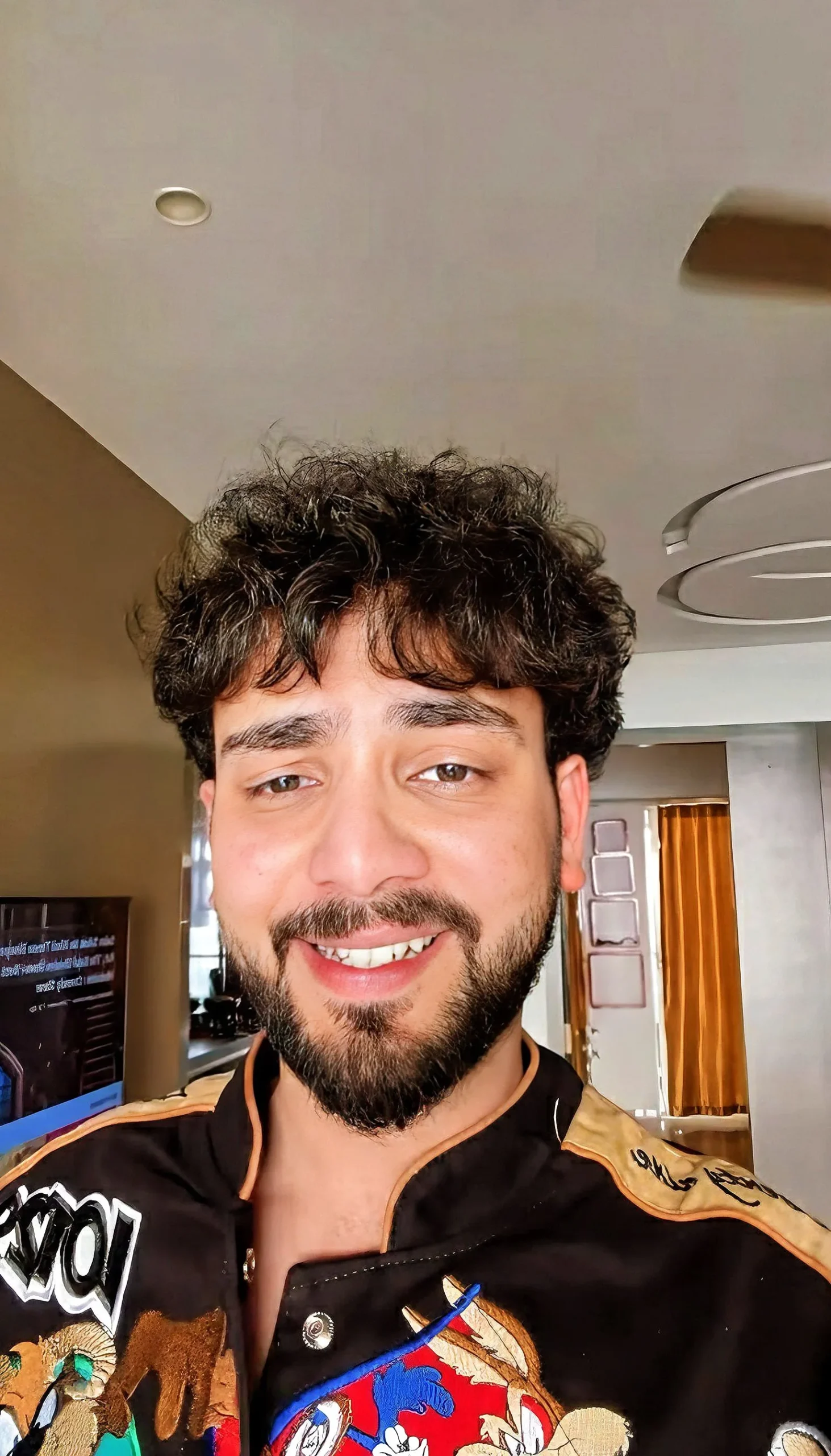 Elvish Yadav hairstyle