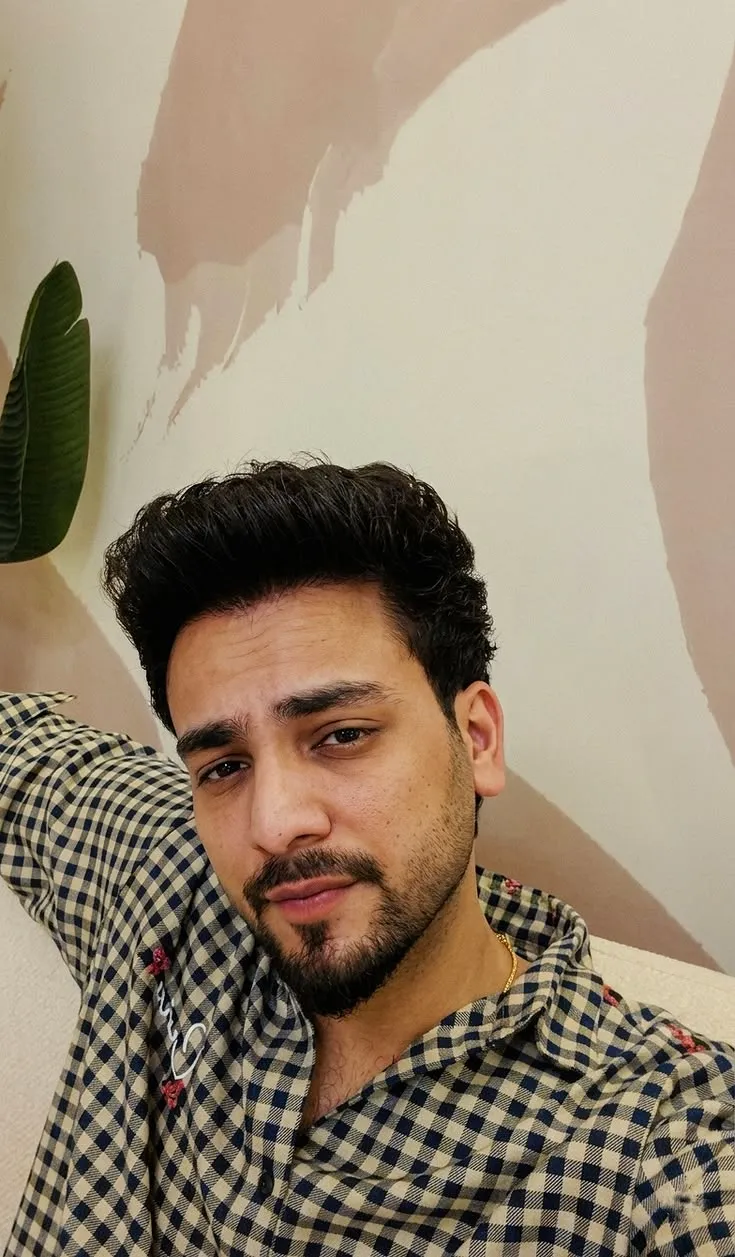Elvish Yadav hairstyle