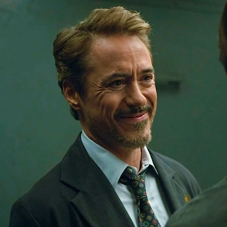 Robert Downey Jr hairstyle