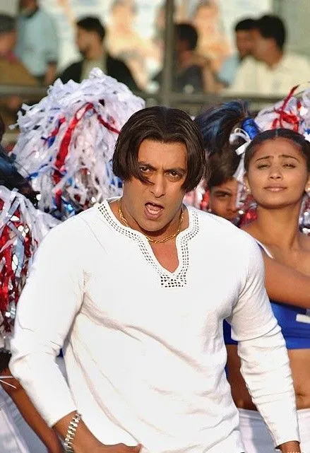 Tere Naam hairstyle