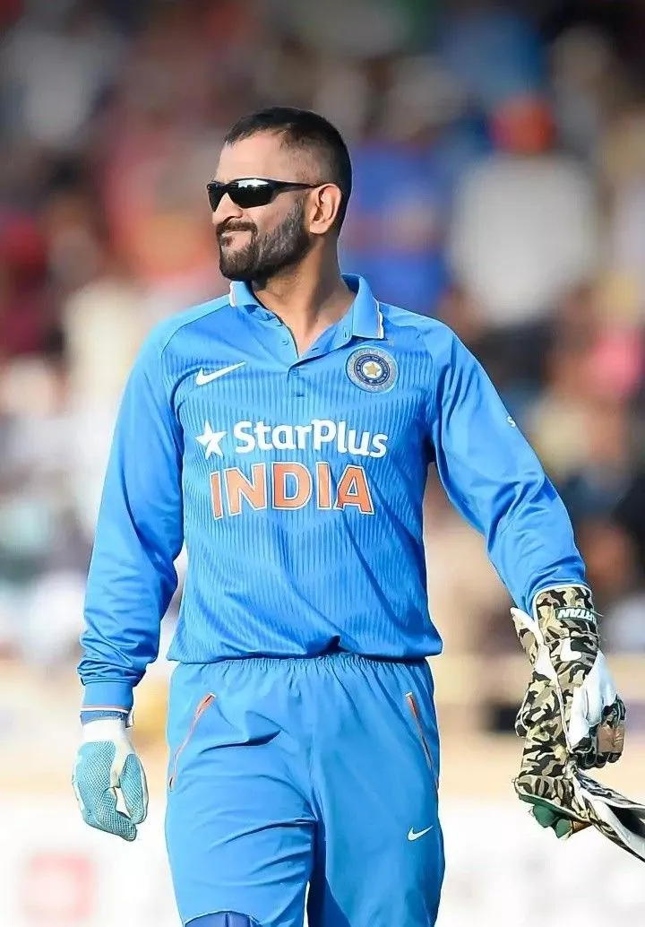 MS Dhoni hairstyle
